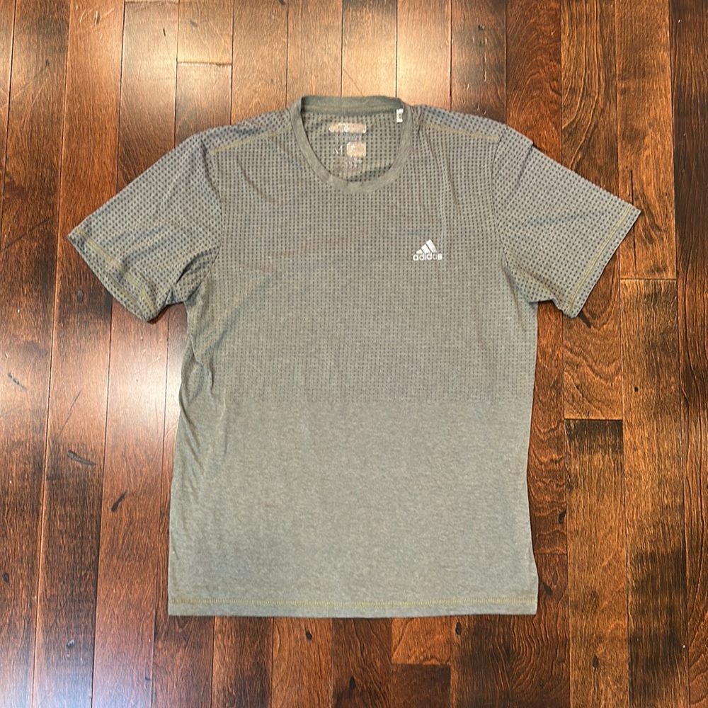 Adidas Men’s Climacool Athletic Army Green Short sleeve shirt - size Medium